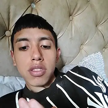 Snapshot of danuel23 chatting on 10/22/25, 06:51 danuel23 online show from 10/22/25, 06:51