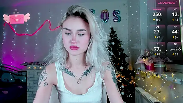 Snapshot of _Ravenaa chatting on 12/27/24, 11:50 Ravenaa online show from 12/27/24, 11:50