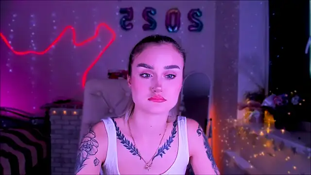 Snapshot of _Ravenaa chatting on 01/28/25, 01:49 Ravenaa online show from 01/28/25, 01:49