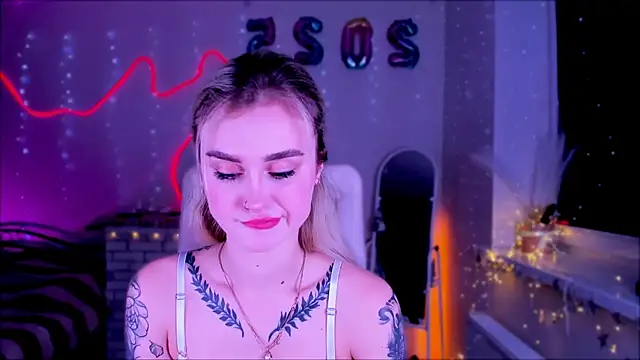 Snapshot of _Ravenaa chatting on 02/06/25, 02:48 Ravenaa online show from 02/06/25, 02:48