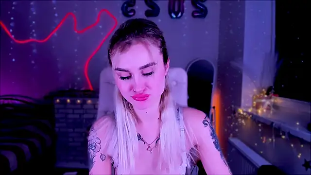 Snapshot of _Ravenaa chatting on 02/06/25, 05:51 Ravenaa online show from 02/06/25, 05:51