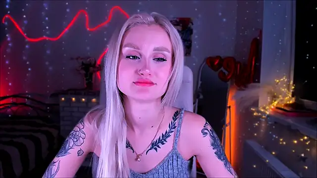 Snapshot of _Ravenaa chatting on 03/14/25, 03:03 Ravenaa online show from 03/14/25, 03:03