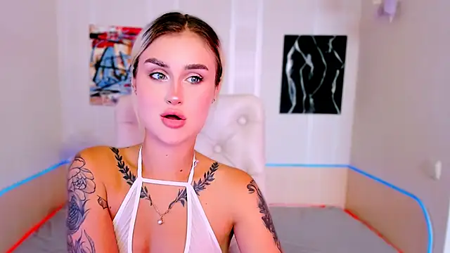 Snapshot of _Ravenaa chatting on 09/15/25, 10:15 Ravenaa online show from 09/15/25, 10:15