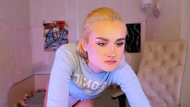 Snapshot of _Ravenaa chatting on 11/03/25, 01:56 Ravenaa online show from 11/03/25, 01:56