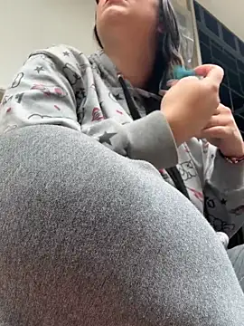 Soe Lara online show from 12/18/25, 12:55