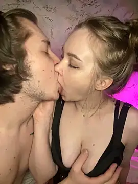 Snapshot of Family-Mm1 chatting on 03/15/26, 03:23 Family-Mm1 online show from 03/15/26, 03:23