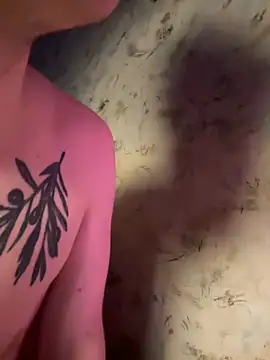 Snapshot of Family-Mm1 chatting on 04/04/26, 01:30 Family-Mm1 online show from 04/04/26, 01:30