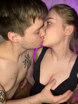 Snapshot of Family-Mm1 chatting on 04/15/26, 01:40 Family-Mm1 online show from 04/15/26, 01:40