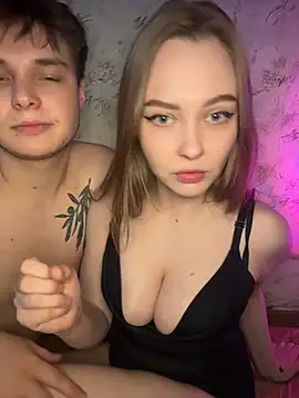 Snapshot of Family-Mm1 chatting on 04/17/26, 02:31 Family-Mm1 online show from 04/17/26, 02:31