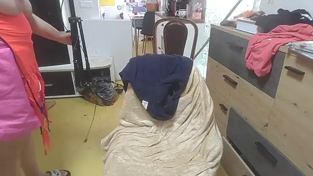 Snapshot of Meliss_Official9 chatting on 02/15/26, 08:57 Meliss Official9 online show from 02/15/26, 08:57