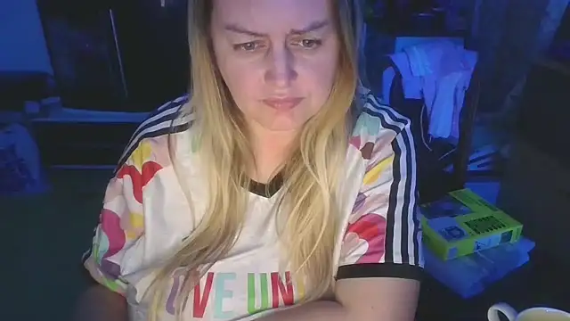 Snapshot of Meliss_Official9 chatting on 04/03/26, 07:01 Meliss Official9 online show from 04/03/26, 07:01