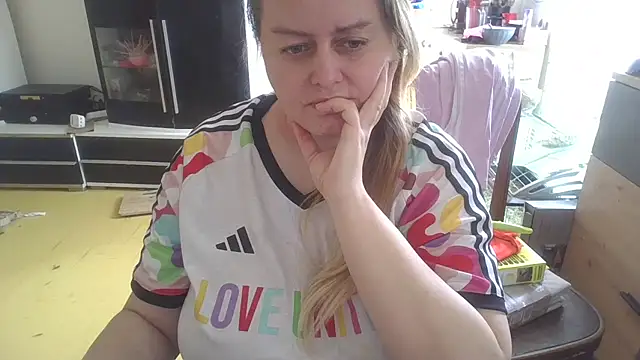 Snapshot of Meliss_Official9 chatting on 04/04/26, 10:13 Meliss Official9 online show from 04/04/26, 10:13