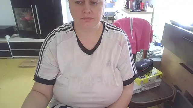 Snapshot of Meliss_Official9 chatting on 04/05/26, 07:38 Meliss Official9 online show from 04/05/26, 07:38