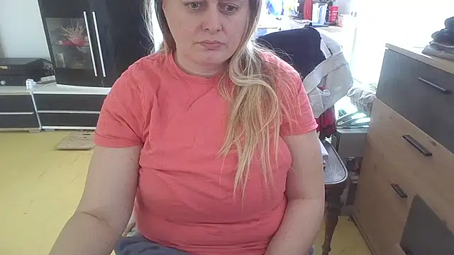 Snapshot of Meliss_Official9 chatting on 04/06/26, 02:40 Meliss Official9 online show from 04/06/26, 02:40