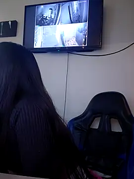 Snapshot of Catalehia_Milk chatting on 04/03/26, 09:13 Catalehia Milk online show from 04/03/26, 09:13