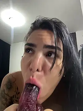 Snapshot of MARYADSUARD chatting on 10/05/25, 05:28 MARYADSUARD online show from 10/05/25, 05:28