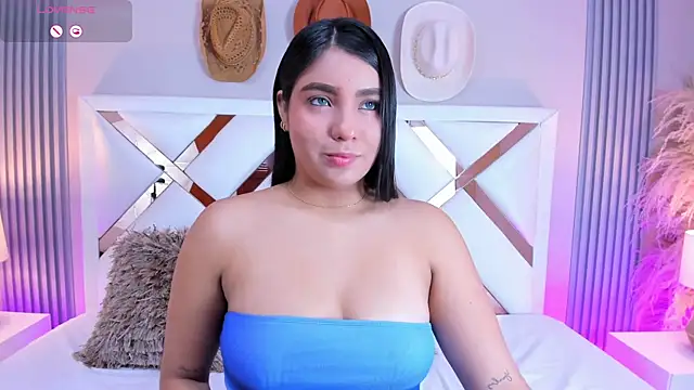 Snapshot of madeleine2112 chatting on 02/15/25, 04:25 madeleine2112 online show from 02/15/25, 04:25