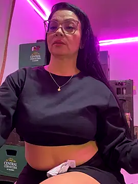 Hot beauty   online show from 11/29/25, 05:43