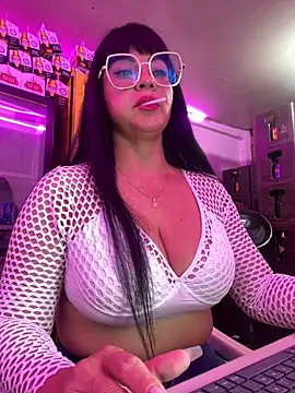 Hot beauty   online show from 03/24/26, 02:16