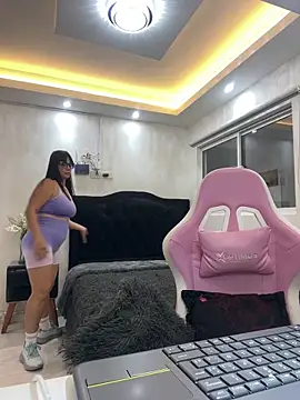 Hot beauty   online show from 06/27/26, 12:59