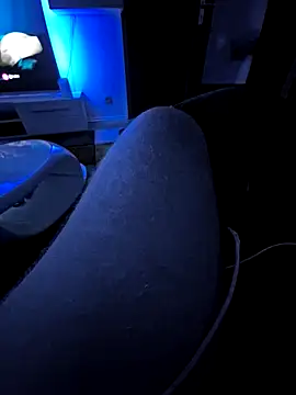 Warumnicht1980 online show from 02/14/25, 05:51