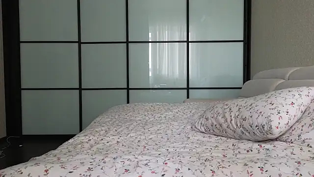 elsa limerence online show from 10/04/25, 11:08