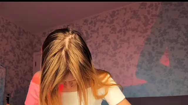 Evvie Summn1 online show from 12/02/25, 06:19