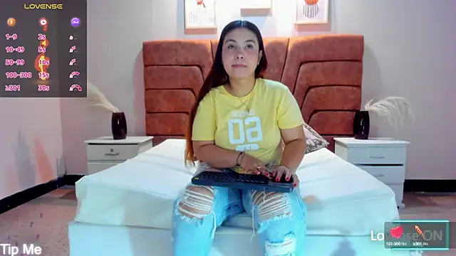 MAHIASMITH13 online show from 12/16/24, 01:22