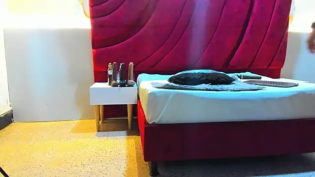 MAISE HILL1 online show from 09/17/25, 01:13