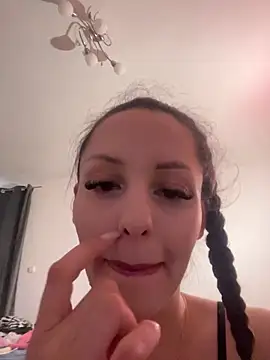 Chiara0102 online show from 06/09/26, 04:29
