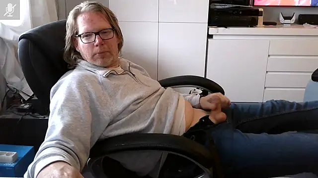 Snapshot of VSteph chatting on 06/12/26, 04:17 VSteph online show from 06/12/26, 04:17