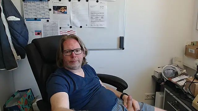 Snapshot of VSteph chatting on 06/15/26, 01:46 VSteph online show from 06/15/26, 01:46
