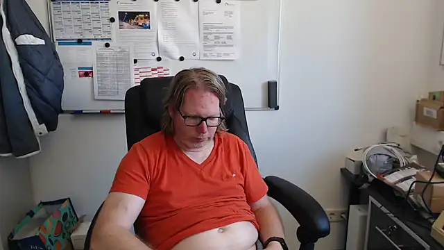 Snapshot of VSteph chatting on 06/19/26, 01:37 VSteph online show from 06/19/26, 01:37