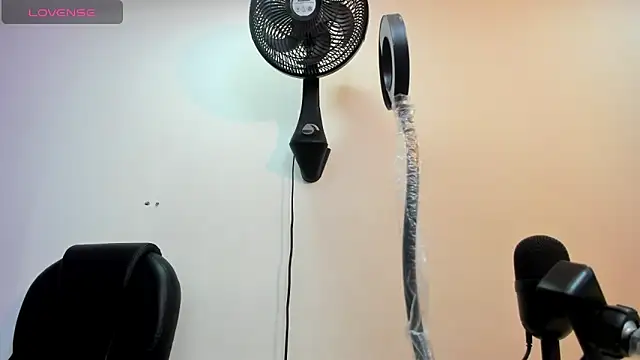 Snapshot of alice__tylor chatting on 03/12/25, 11:42 alice tylor online show from 03/12/25, 11:42