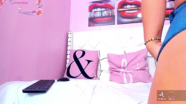 Snapshot of alice__tylor chatting on 03/14/25, 02:52 alice tylor online show from 03/14/25, 02:52