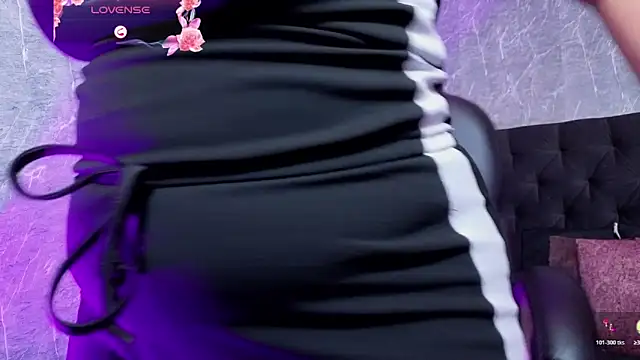 Snapshot of alice__tylor chatting on 10/18/25, 10:49 alice tylor online show from 10/18/25, 10:49