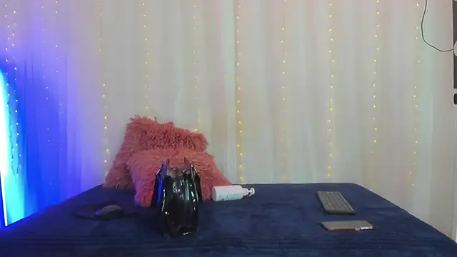 Snapshot of Itsme_Daniela chatting on 12/14/24, 02:53 Itsme Daniela online show from 12/14/24, 02:53