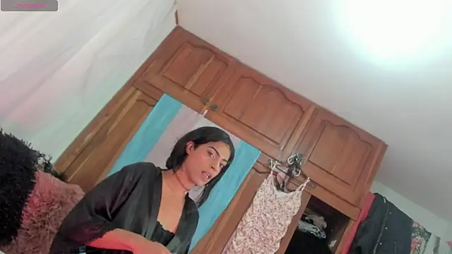 Snapshot of Itsme_Daniela chatting on 10/10/25, 03:22 Itsme Daniela online show from 10/10/25, 03:22