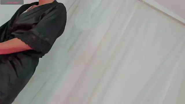 Snapshot of Itsme_Daniela chatting on 11/17/25, 01:39 Itsme Daniela online show from 11/17/25, 01:39