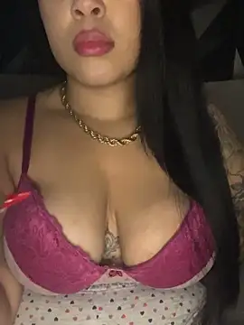 Snapshot of debiigg chatting on 12/29/24, 01:13 debiigg online show from 12/29/24, 01:13