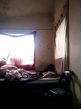 Snapshot of Polygamist chatting on 02/12/25, 04:33 Polygamist online show from 02/12/25, 04:33