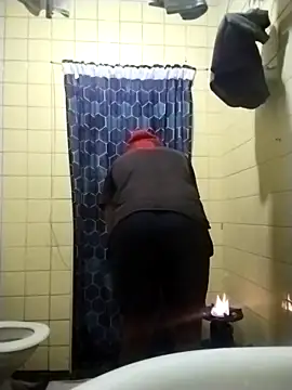 Snapshot of Polygamist chatting on 10/09/25, 05:22 Polygamist online show from 10/09/25, 05:22