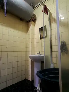 Snapshot of Polygamist chatting on 10/22/25, 05:30 Polygamist online show from 10/22/25, 05:30