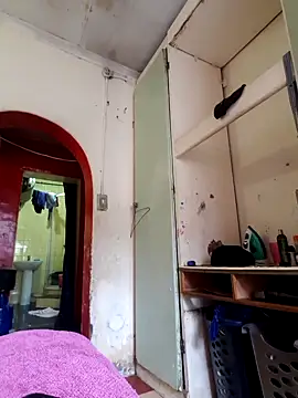 Snapshot of Polygamist chatting on 10/31/25, 06:25 Polygamist online show from 10/31/25, 06:25