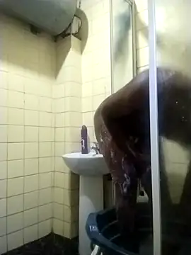 Snapshot of Polygamist chatting on 11/21/25, 05:39 Polygamist online show from 11/21/25, 05:39