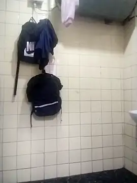 Snapshot of Polygamist chatting on 12/22/25, 06:10 Polygamist online show from 12/22/25, 06:10