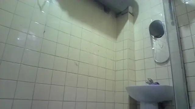 Snapshot of Polygamist chatting on 04/20/26, 05:21 Polygamist online show from 04/20/26, 05:21