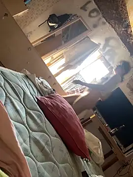 Snapshot of Yasmine47 chatting on 09/17/25, 12:07 Yasmine47 online show from 09/17/25, 12:07