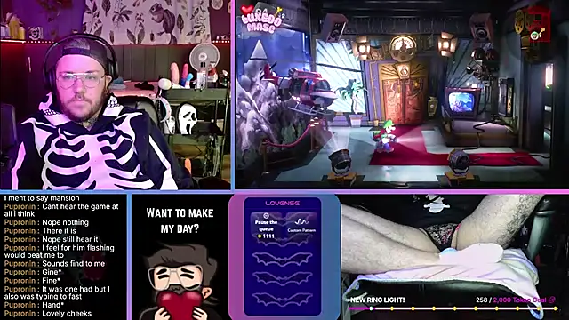 Snapshot of tuxedomasc_95 chatting on 10/09/25, 12:41 tuxedomasc 95 online show from 10/09/25, 12:41