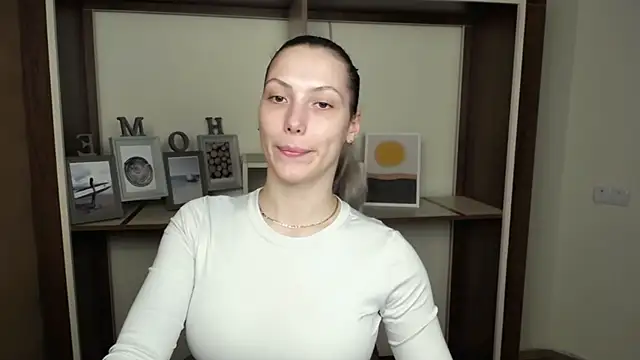 Snapshot of VanessaMay_ chatting on 03/17/26, 05:38 VanessaMay online show from 03/17/26, 05:38